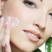LADIES, Here’s how to make your own hydrating healthy mask Thumbnail